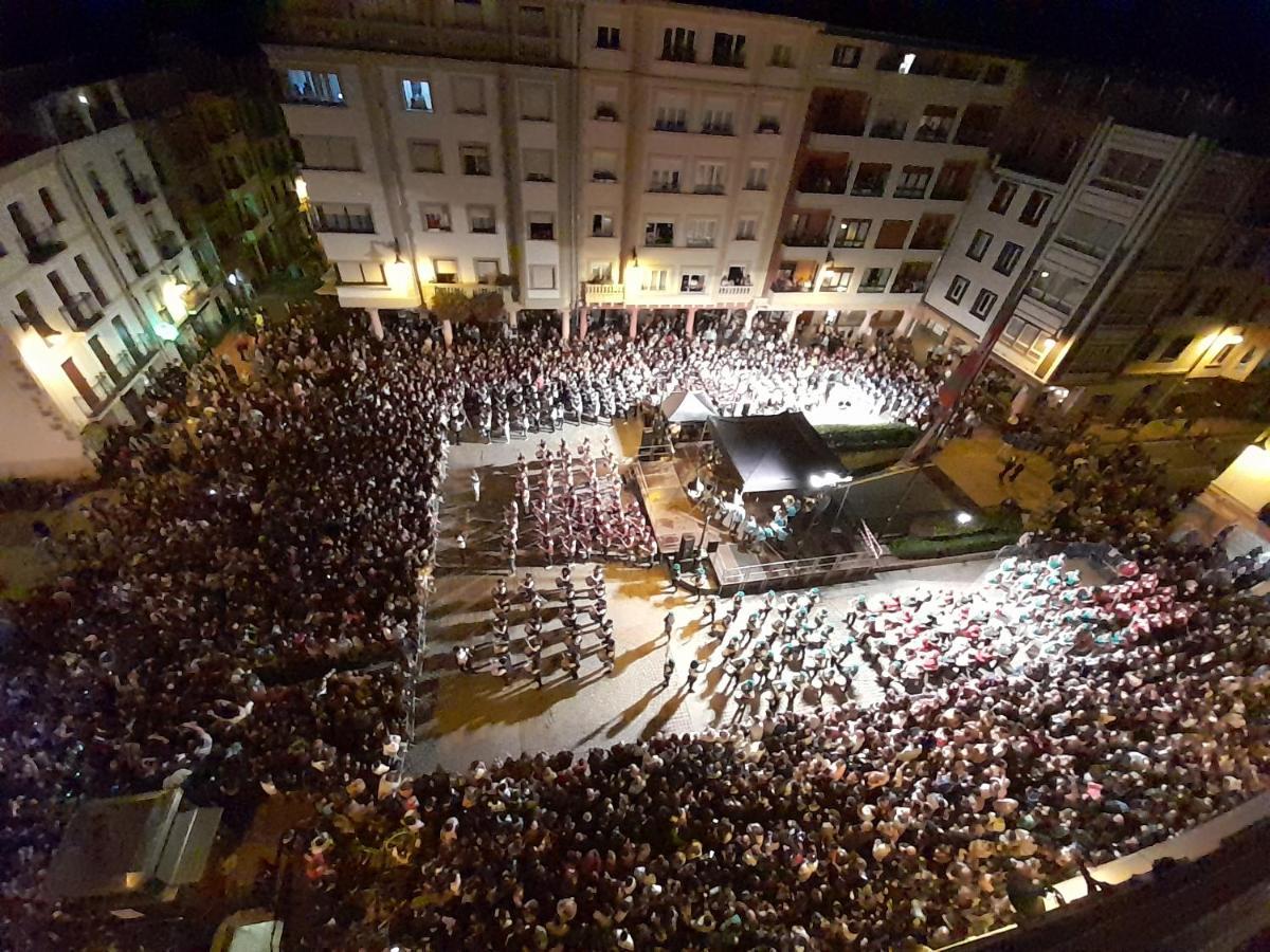 Appartamento Piso centrico amplio-luminoso Zarautz Esterno foto